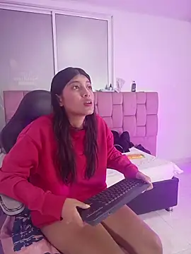 YeseniaRodriguez3 online show from May 2, 12:32 pm