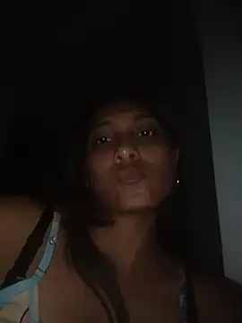 YeseniaRodriguez3 online show from May 31, 3:15 am