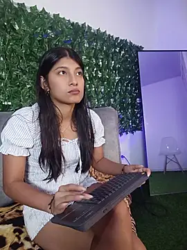 YeseniaRodriguez3 online show from June 11, 12:47 pm