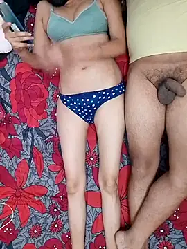Snapshot of couple-open-enjoy chatting on May 27, 12:13 pm couple-open-enjoy online show from May 27, 12:13 pm