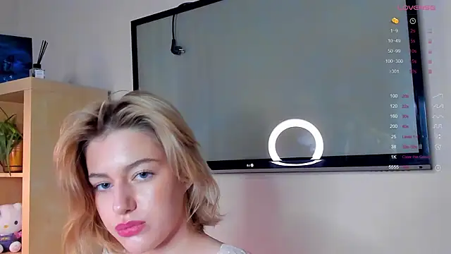 Snapshot of Alice_Presly chatting on November 18, 1:33 am Alice Presly online show from November 18, 1:33 am