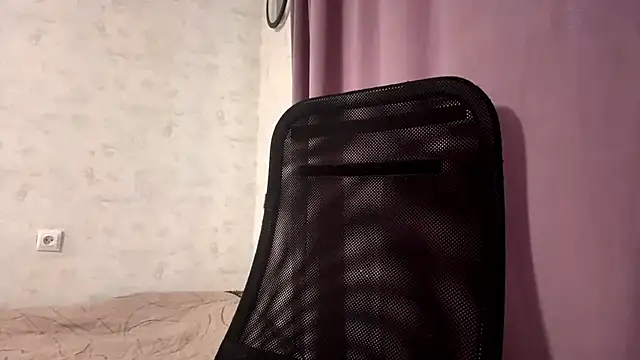 Snapshot of AliceStacy chatting on November 15, 9:17 am AliceStacy online show from November 15, 9:17 am