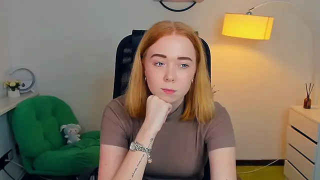 Snapshot of AddieOsler chatting on November 12, 8:41 pm AddieOsler online show from November 12, 8:41 pm