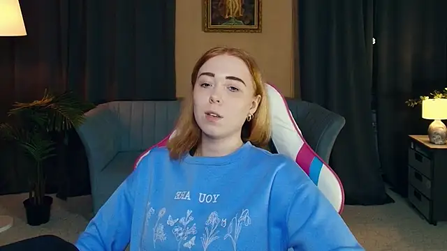 Snapshot of AddieOsler chatting on December 17, 8:48 pm AddieOsler online show from December 17, 8:48 pm