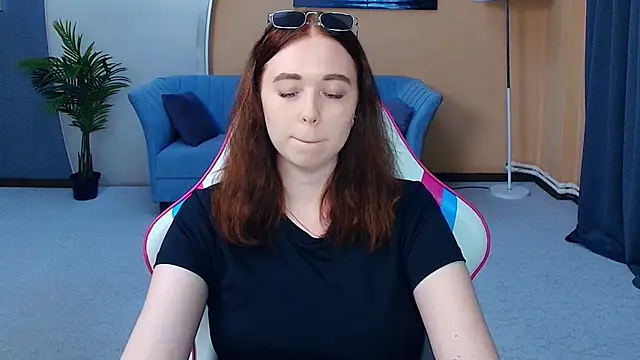 Snapshot of AddieOsler chatting on May 18, 7:52 pm AddieOsler online show from May 18, 7:52 pm