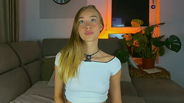 SugarSkye online show from August 6, 9:06 pm