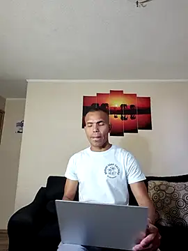 Snapshot of Jonnes-z chatting on December 14, 11:20 pm Jonnes-z online show from December 14, 11:20 pm