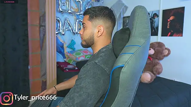 Tiler wolker online show from January 9, 2:14 am