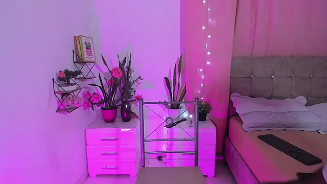 Snapshot of nahomi28_ chatting on November 22, 6:40 pm nahomi28 online show from November 22, 6:40 pm