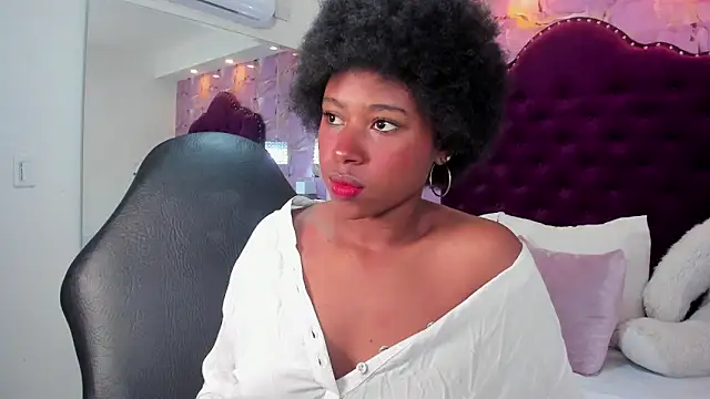 Snapshot of violeta_ruizz chatting on November 23, 1:00 pm violeta ruizz online show from November 23, 1:00 pm