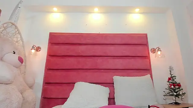 Snapshot of naomy_sexy_ chatting on December 13, 7:53 pm naomy sexy online show from December 13, 7:53 pm