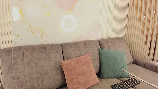 NhoanBrunette online show from February 14, 2:58 pm