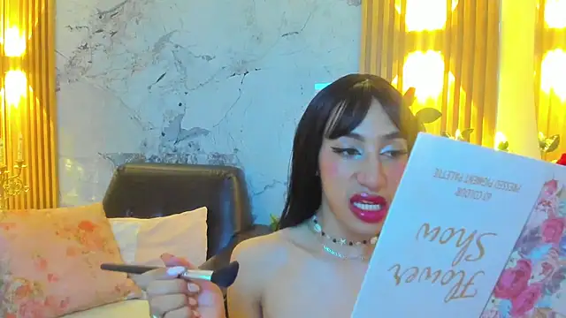 Snapshot of Nayla_Monroee chatting on November 10, 1:54 pm Nayla Monroee online show from November 10, 1:54 pm