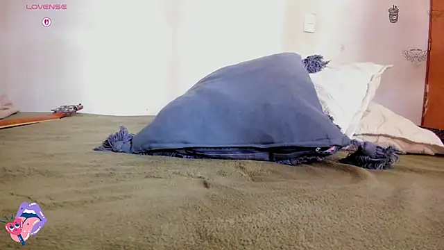 Snapshot of ghostwomaan chatting on May 26, 1:29 pm ghostwomaan online show from May 26, 1:29 pm