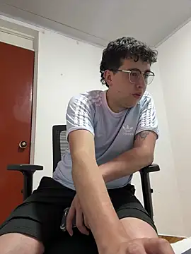 Snapshot of Sam_Rush chatting on June 22, 2:46 am Sam Rush online show from June 22, 2:46 am