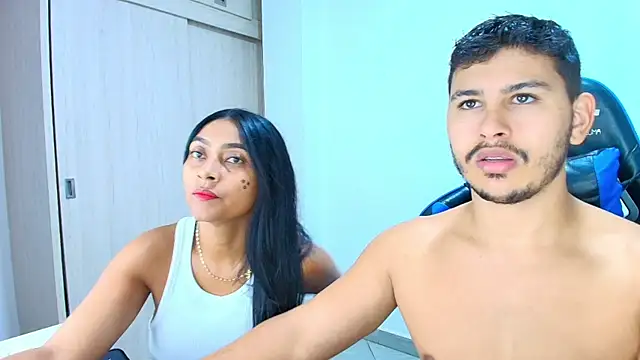 Snapshot of sophia_and_alex chatting on October 29, 12:13 am sophia and alex online show from October 29, 12:13 am