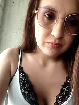 Snapshot of Alyah_1-2 chatting on November 6, 5:03 pm Alyah 1-2 online show from November 6, 5:03 pm