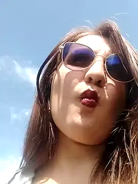 Snapshot of Alyah_1-2 chatting on November 10, 6:18 pm Alyah 1-2 online show from November 10, 6:18 pm