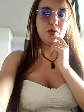 Snapshot of Alyah_1-2 chatting on November 11, 6:19 pm Alyah 1-2 online show from November 11, 6:19 pm