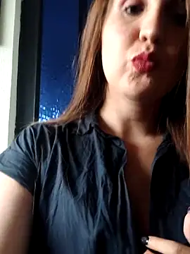 Snapshot of Alyah_1-2 chatting on December 4, 3:21 pm Alyah 1-2 online show from December 4, 3:21 pm