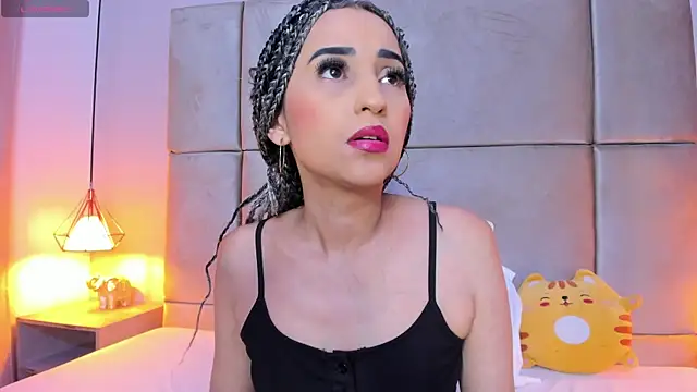 Snapshot of violett_rabbit_ chatting on December 14, 12:21 pm violett rabbit online show from December 14, 12:21 pm