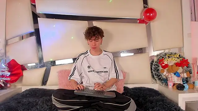 Snapshot of Genesis_ask chatting on December 18, 4:07 am Genesis ask online show from December 18, 4:07 am