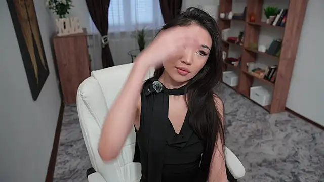 Snapshot of OnieClose chatting on December 5, 7:50 am OnieClose online show from December 5, 7:50 am