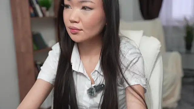 Snapshot of OnieClose chatting on December 14, 7:36 am OnieClose online show from December 14, 7:36 am