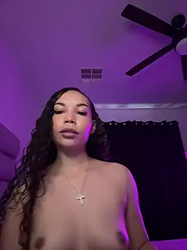 nikkiloveee online show from March 11, 9:10 pm