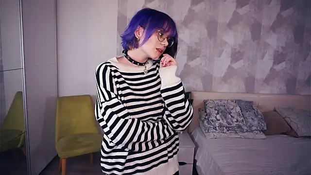 KellePourier online show from October 31, 5:58 pm