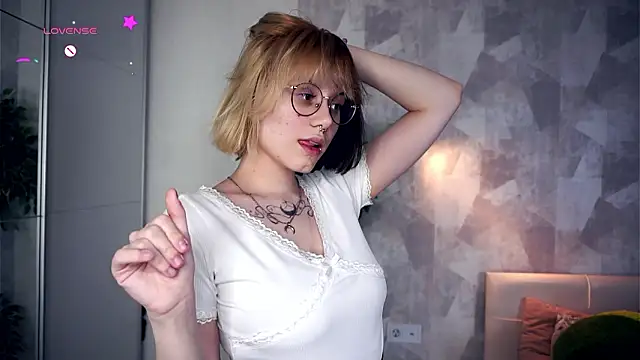 KellePourier online show from February 10, 6:12 pm