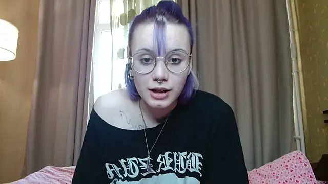 Snapshot of KellePourier chatting on May 16, 6:32 am KellePourier online show from May 16, 6:32 am