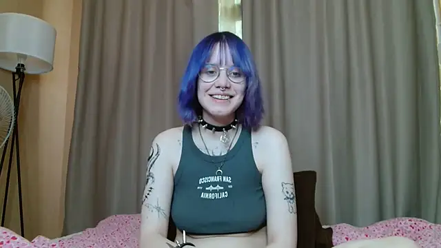Snapshot of KellePourier chatting on May 23, 6:40 am KellePourier online show from May 23, 6:40 am