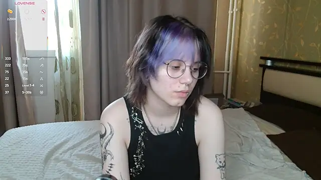 Snapshot of KellePourier chatting on July 23, 7:17 am KellePourier online show from July 23, 7:17 am