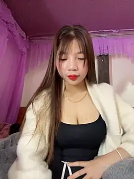 Snapshot of Zlienr023 chatting on November 19, 12:43 am Zlienr023 online show from November 19, 12:43 am