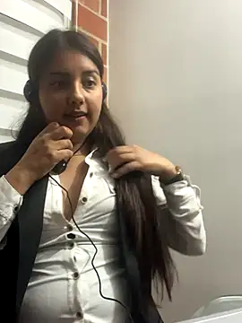 Snapshot of Au-rora chatting on December 3, 3:36 am Au-rora online show from December 3, 3:36 am