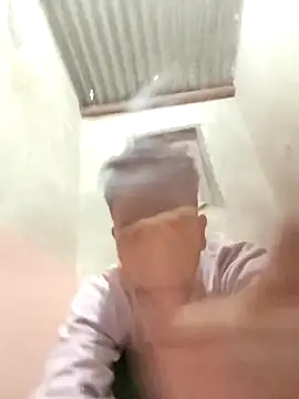 Snapshot of devil_boy_0909 chatting on November 15, 2:20 am devil boy 0909 online show from November 15, 2:20 am