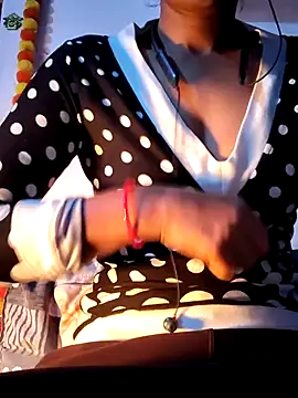 Hot-Rubyy online show from December 5, 2:42 am