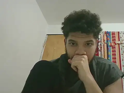 Snapshot of riley_xxx chatting on November 1, 7:32 am riley xxx online show from November 1, 7:32 am