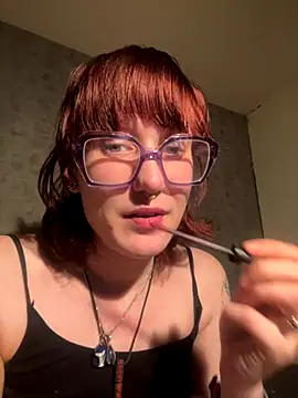 NiffyNoon online show from December 3, 8:18 pm