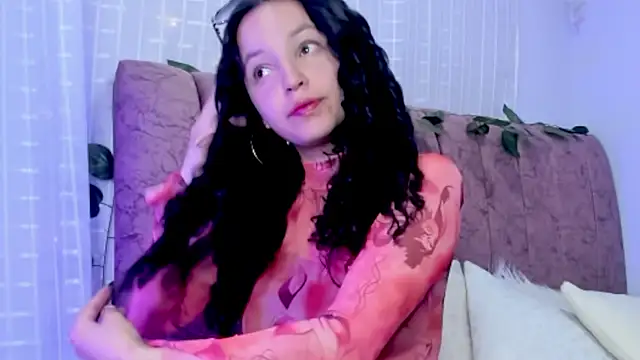 Snapshot of BONNIEFLOREZ chatting on November 28, 10:34 pm BONNIEFLOREZ online show from November 28, 10:34 pm