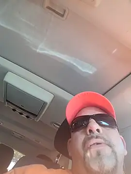 Snapshot of Tincho1051 chatting on March 9, 1:15 pm Tincho1051 online show from March 9, 1:15 pm