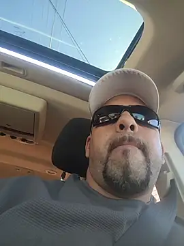 Snapshot of Tincho1051 chatting on March 19, 1:48 pm Tincho1051 online show from March 19, 1:48 pm