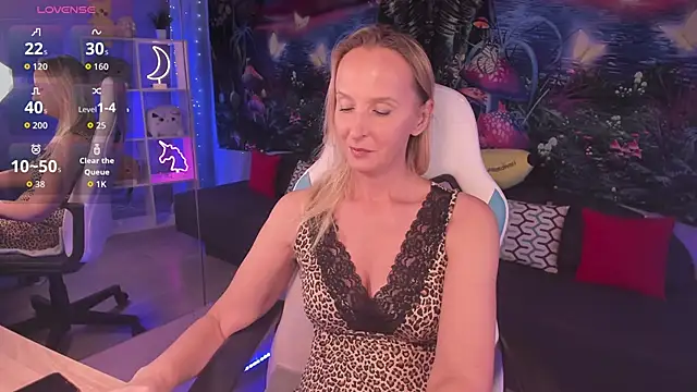 Snapshot of ScarlettPalmer chatting on November 8, 10:15 am ScarlettPalmer online show from November 8, 10:15 am