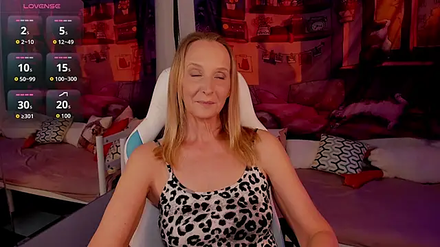 Snapshot of ScarlettPalmer chatting on May 20, 10:54 am ScarlettPalmer online show from May 20, 10:54 am