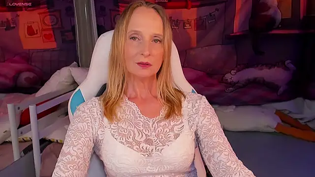 Snapshot of ScarlettPalmer chatting on June 18, 9:14 am ScarlettPalmer online show from June 18, 9:14 am