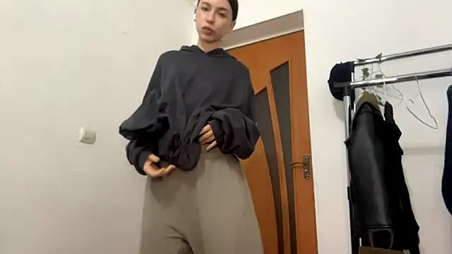 Snapshot of LilithFlamey chatting on October 29, 7:10 am LilithFlamey online show from October 29, 7:10 am