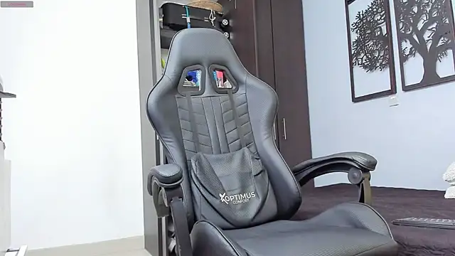 Snapshot of aron-bulgarelli chatting on December 13, 10:15 pm aron-bulgarelli online show from December 13, 10:15 pm