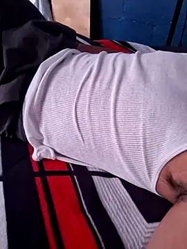 Snapshot of sanz957 chatting on December 14, 11:42 pm sanz957 online show from December 14, 11:42 pm