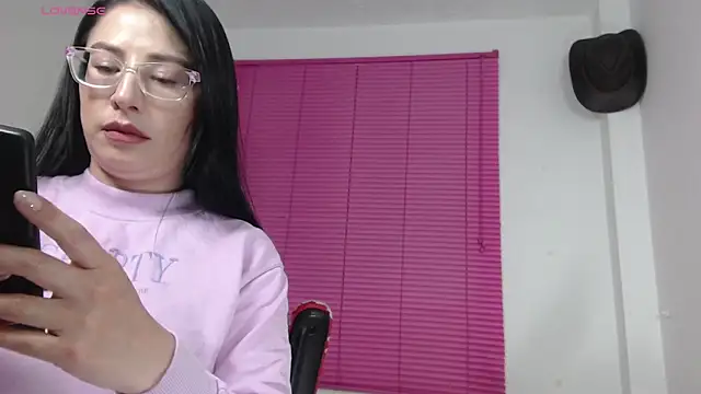 Snapshot of Emma_Hotkiss chatting on April 14, 11:22 pm Emma Hotkiss online show from April 14, 11:22 pm